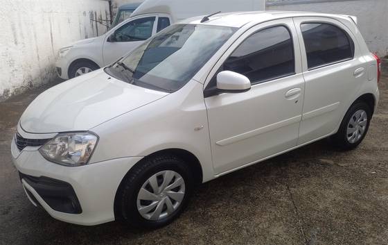 TOYOTA ETIOS 1.3 X 16V FLEX 4P AUTOMÁTICO TOYOTA ETIOS 1.3 X 16V FLEX 4P AUTOMÁTICO